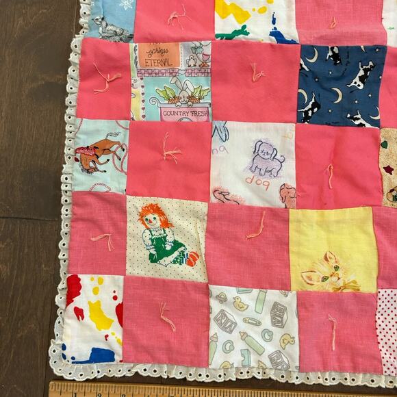 Vtg Homemade Patchwork Cotton Baby Quilt 28x21”‎ Scalloped Edge Eyelet Lace Trim - Picture 9 of 13